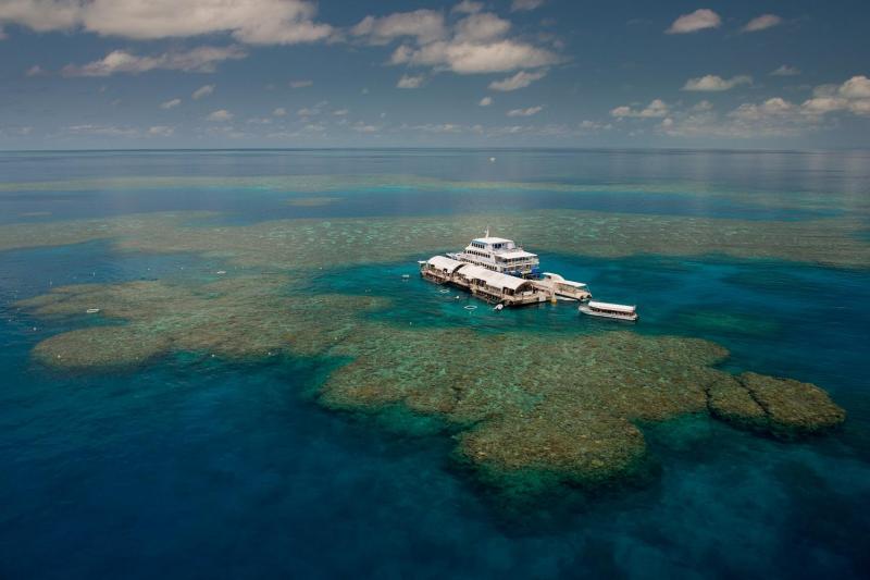 great barrier reef cruise to sunlover reef cruises pontoon